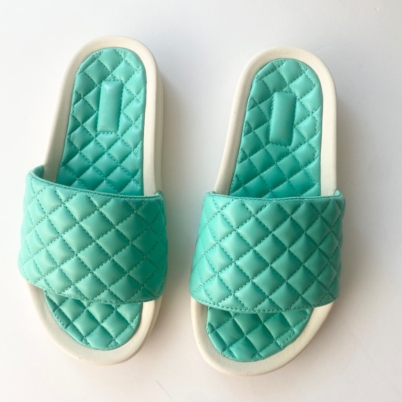 APL Lusso slides - Picture 1 of 8